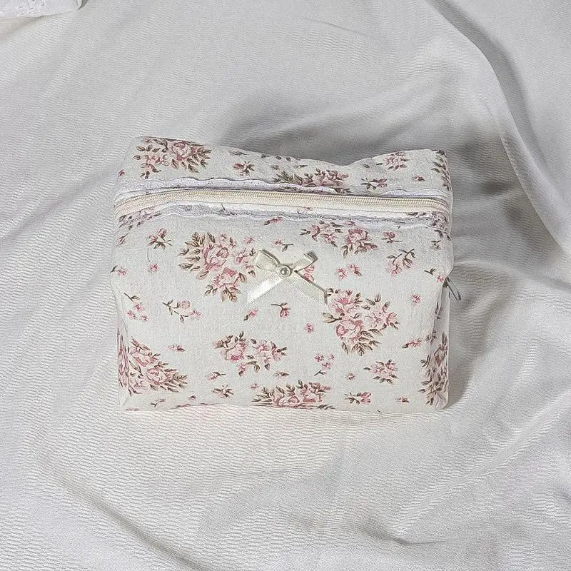 1Pcs Large Capacity Makeup Organizer Women Lace Bow Cosmetic Bag Travel Toiletry Bag Storage Bag Zipper Ruffles Pencil Case
