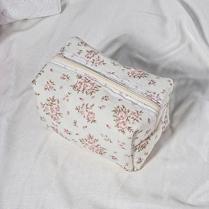 1Pcs Large Capacity Makeup Organizer Women Lace Bow Cosmetic Bag Travel Toiletry Bag Storage Bag Zipper Ruffles Pencil Case